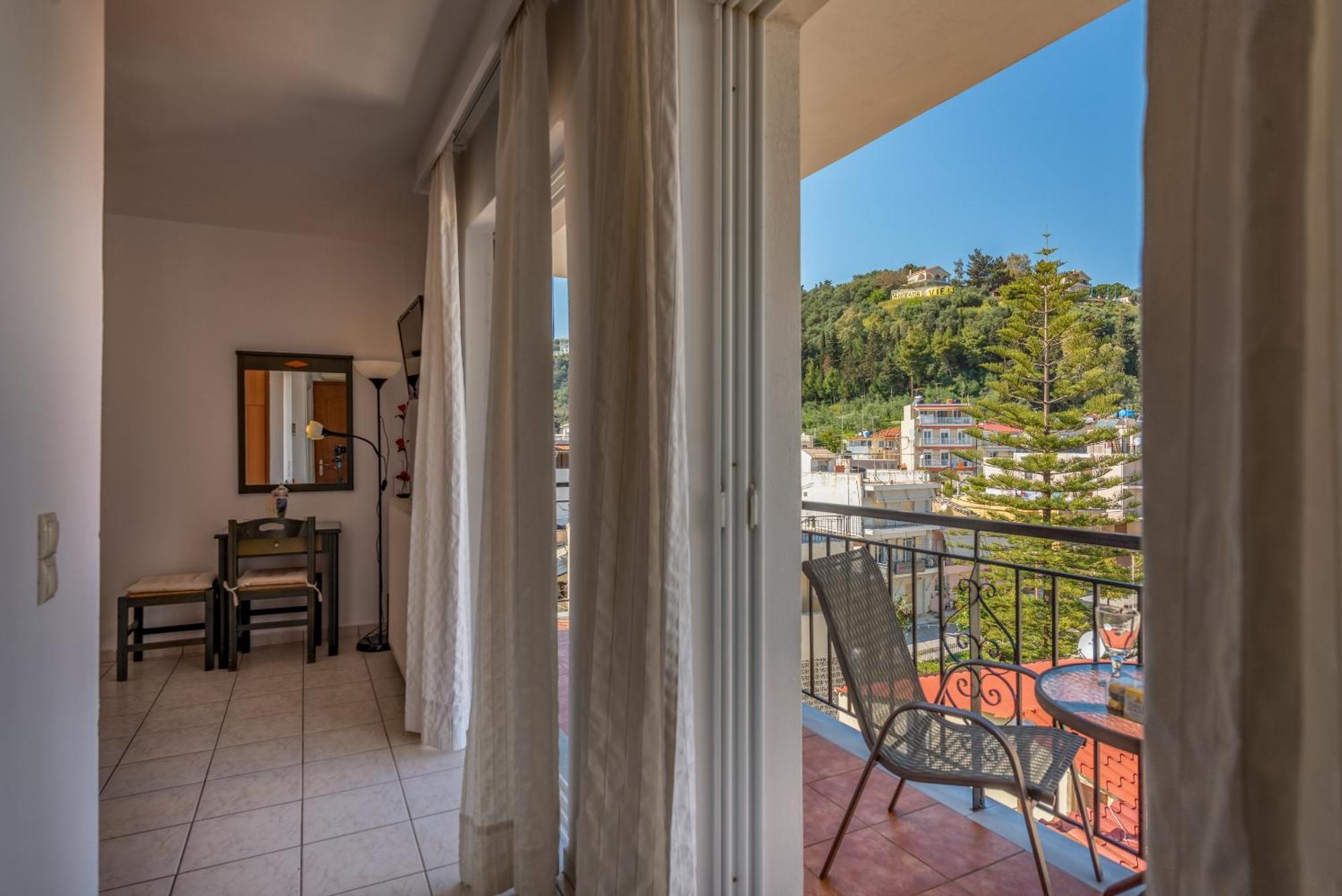 Seafront Spirit Suites Закинтос Номер фото