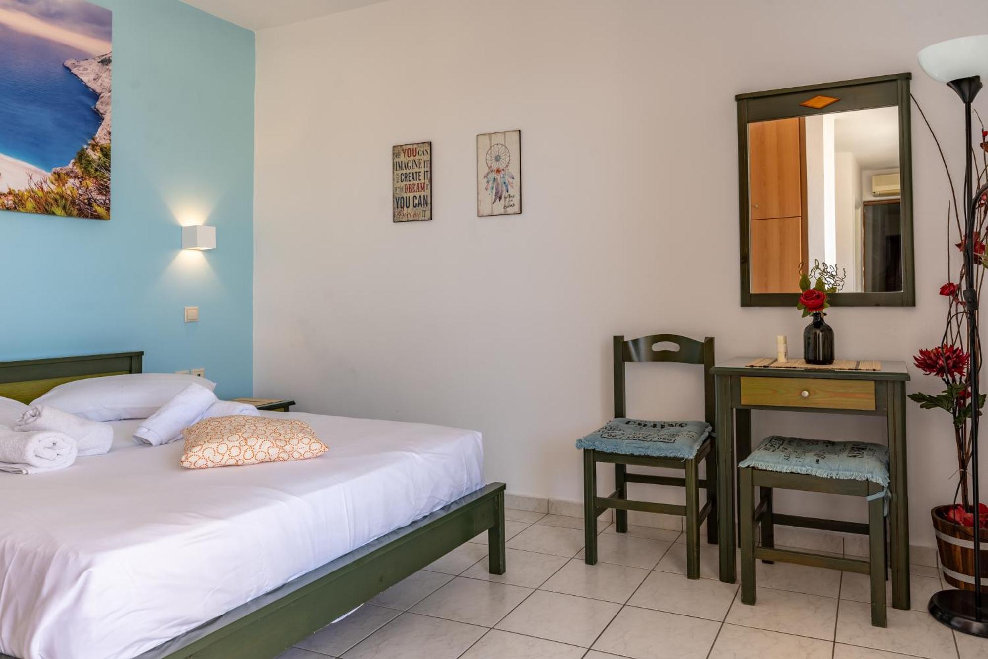 Seafront Spirit Suites Закинтос Номер фото